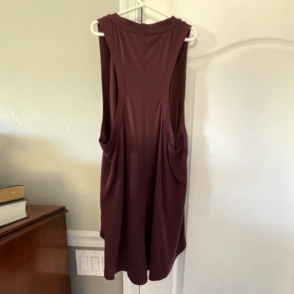 •Athleta Essence Relaxed High Low Tank• - Picture 4 of 4